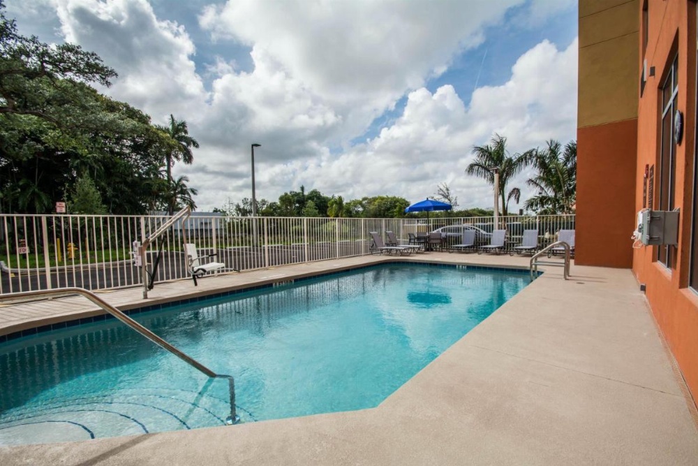 Comfort Suites Fort Lauderdale Airport South & Cruise Port Image 10